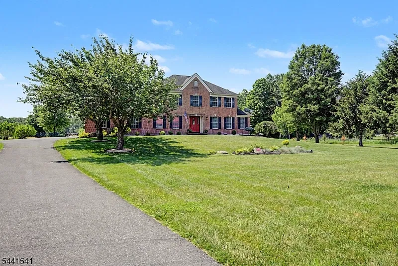 4 bed, 2.5 bath, $4,500 — Photo 2