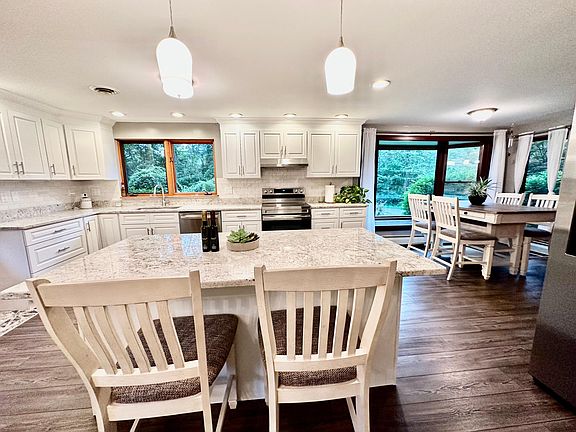 3rd image of 7 Elliotts Ln
