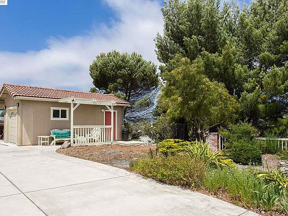 4th image of 2217 Bristlecone Dr