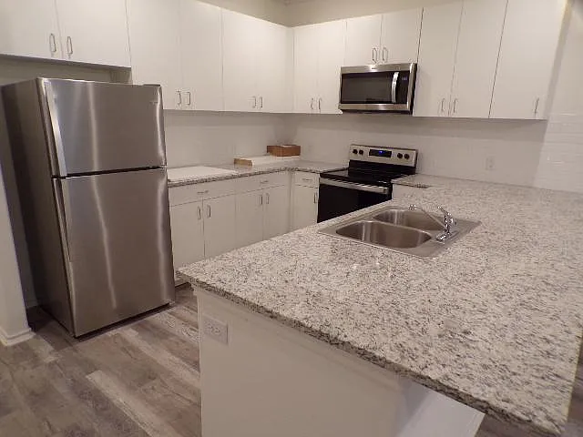 690 Union Ave #4 — Photo 28