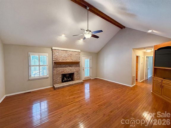 3rd image of 8400 Chestnut Oak Ct