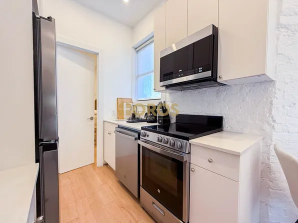 322 East 11th Street image 5 of 14