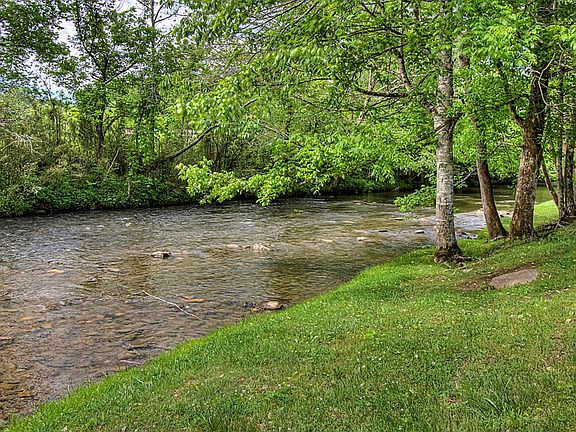3rd image of 3580 Mountain Creek Way