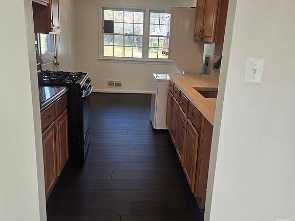 4th image of 105 Tamarisk Ct