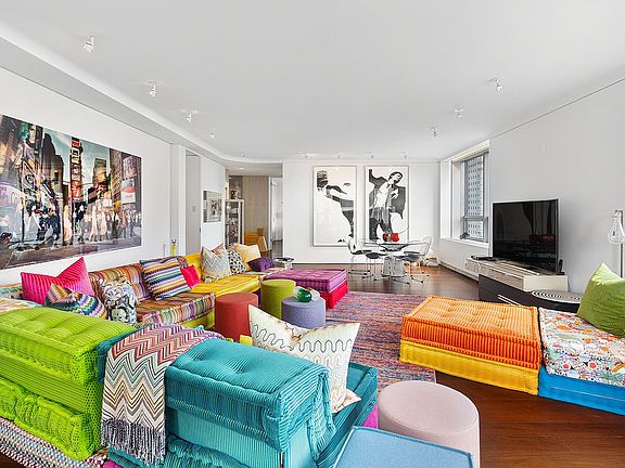 2nd image of 15 W 53rd St #42B