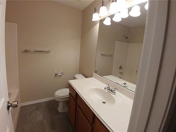 5th image of 1321 Manten Blvd