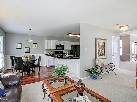 3rd image of 46740 Graham Cove Sq