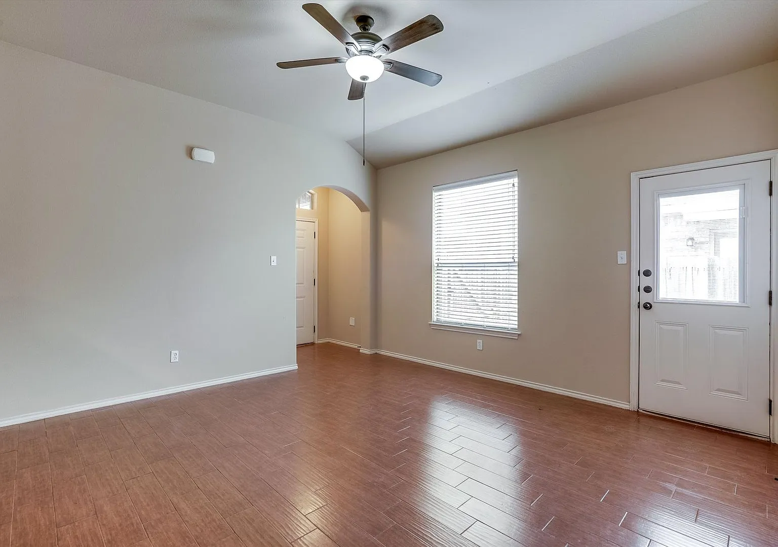 Available Now! Beautiful 3 Bedroom Townhome Located In Georgetown, Tx! — Photo 2