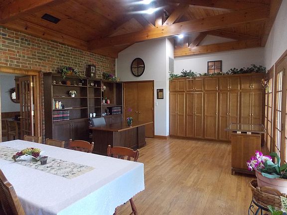 3rd image of 210 Avenue M