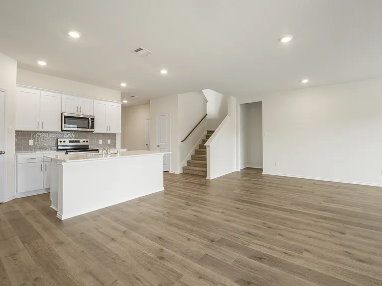 1570 Brooke Dr — Photo 10