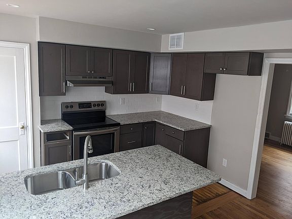 3rd image of 405 Bland St