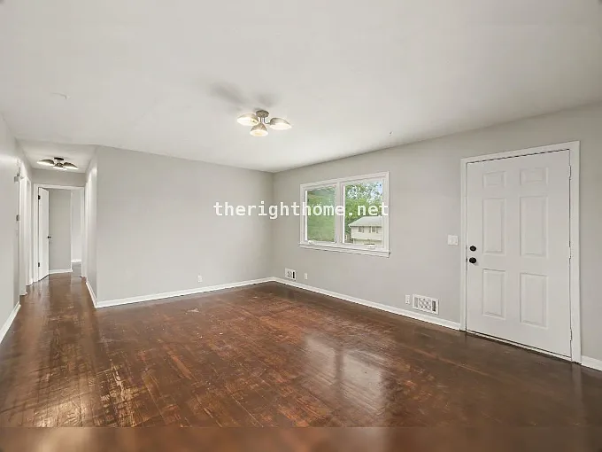 6929 N 64th St — Photo 5