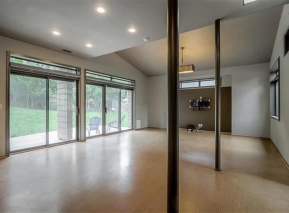5th image of 4427 Rainbow Blvd