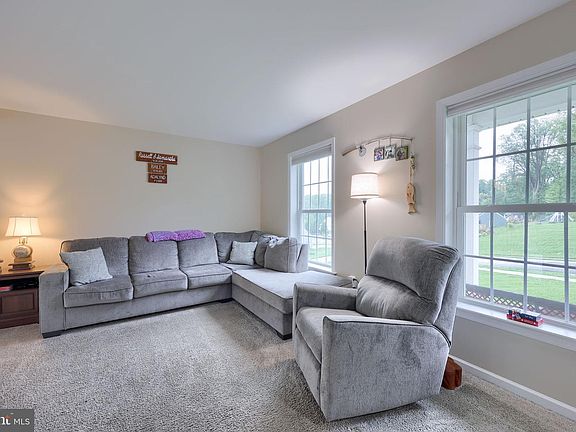 4th image of 140 Liz Ln