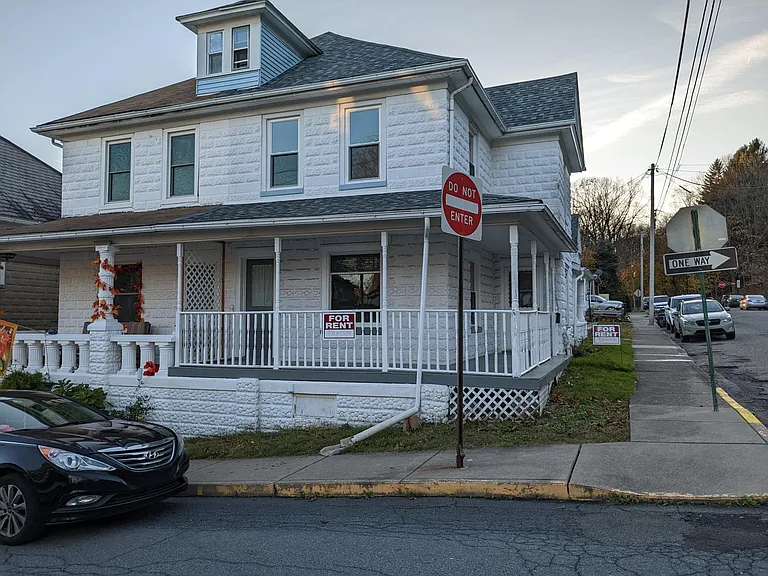 315 N Heller Ave — Photo 2