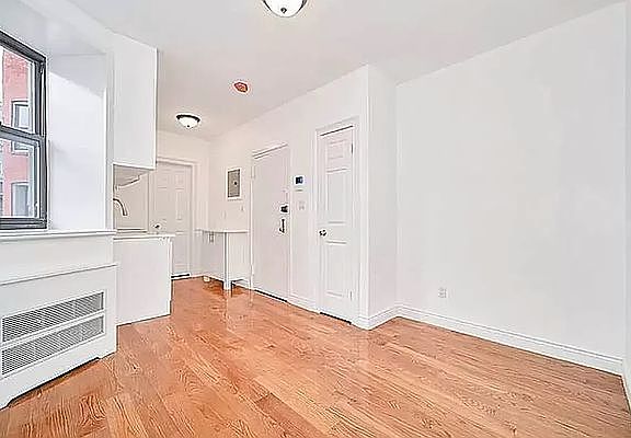 2nd image of 172 Mulberry St APT 6