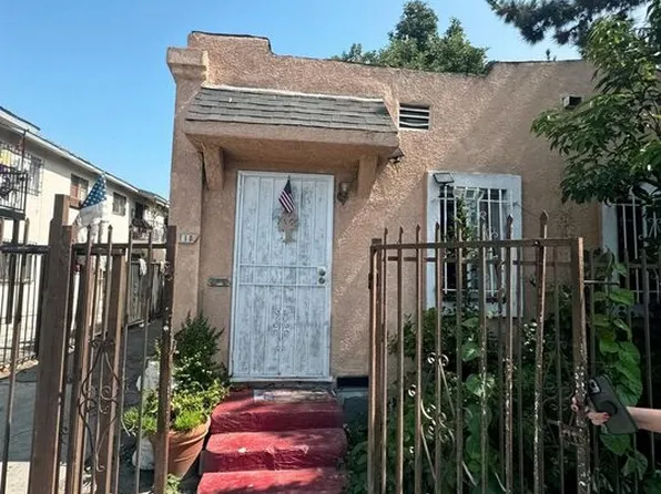 8110 S Main St, Los Angeles, CA 90003