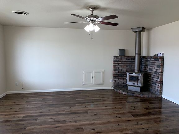 2nd image of 1812 Larkspur Ln