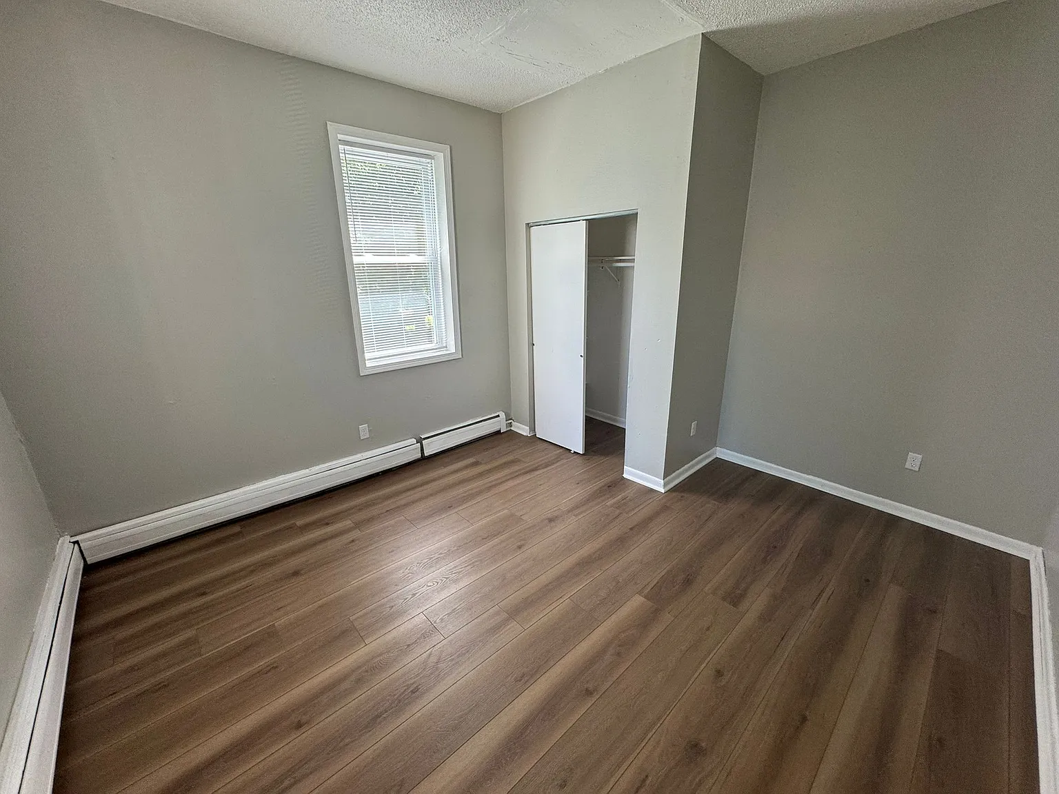 3 bed, $1,550 — Photo 4