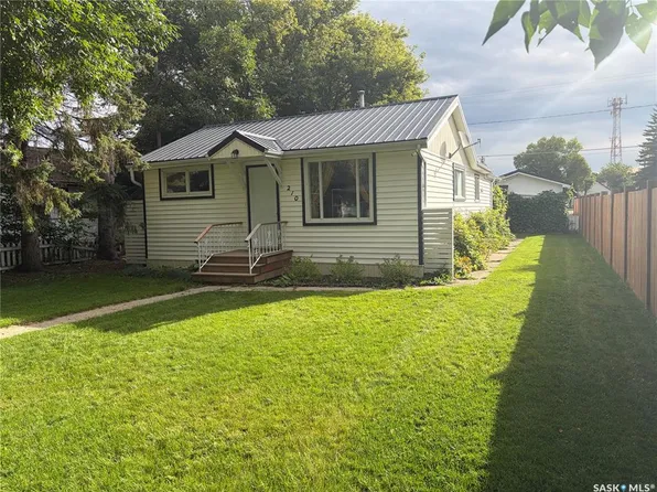 210 2nd STREET NW, Wadena, SK S0A 4J0