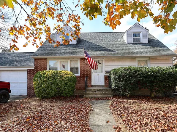 92 Grant Avenue, Albertson, NY 11507