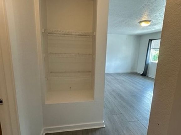 4th image of 511 Clay St #515