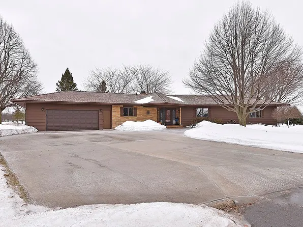 955 Olympic Hills Pl NE, Owatonna, MN 55060