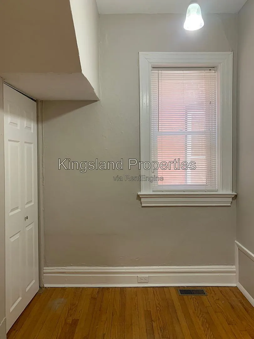2 bed, 1.0 bath, 1300 sqft, $1,450 — Photo 4