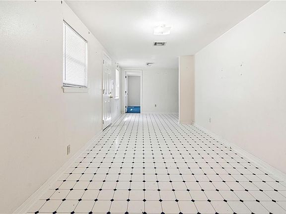 5th image of 401 Oak Ave