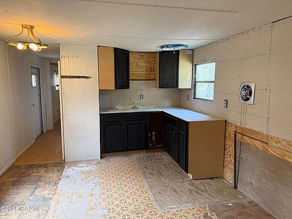 3rd image of 132 Two O Clock Ln