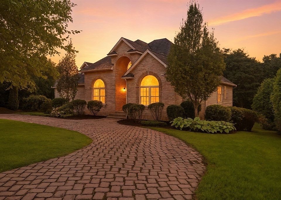1st image of 1 White Brook Ln
