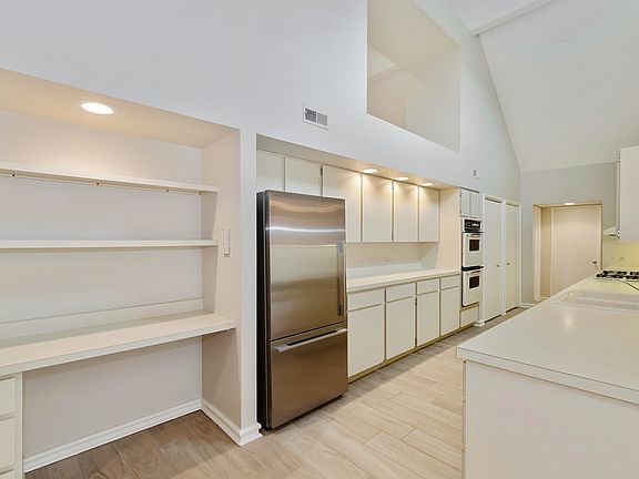 4th image of 680 Crofton Ave S