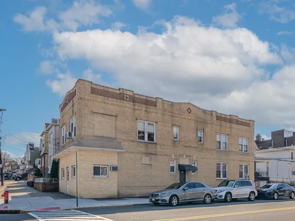 158 W 30th St, Bayonne, NJ 07002