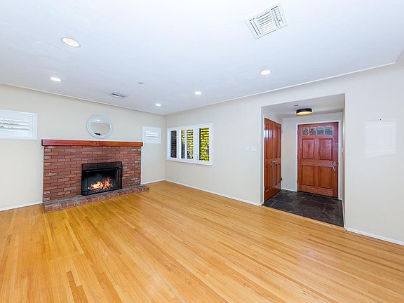 3rd image of 439 S Mariposa St