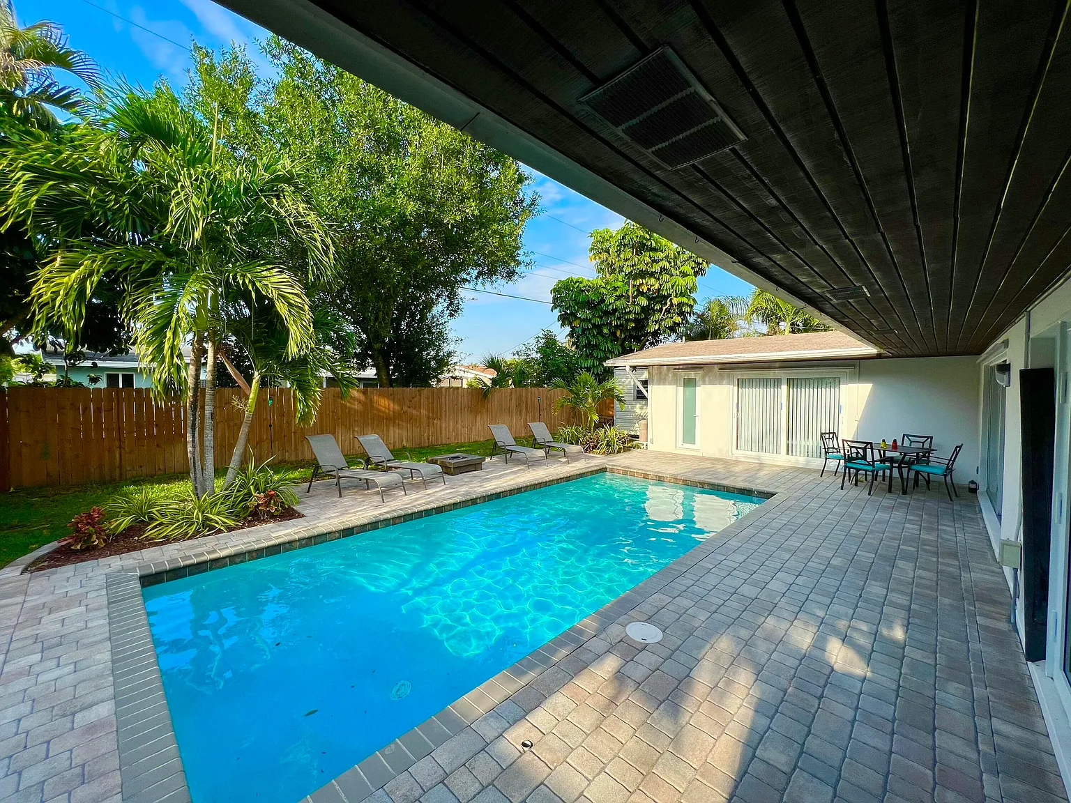 3 bed, 2.0 bath, 1430 sqft, $4,200 — Photo 4