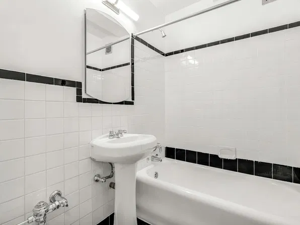 310 East 44th Street #1014, photo 4