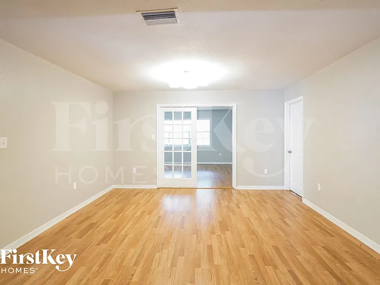 4525 Debbie Ln — Photo 3