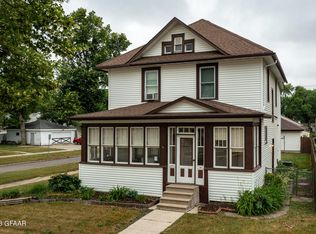 801 N 3rd St, Grand Forks, ND 58203