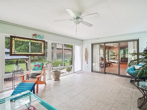 4th image of 58 Eastwood Dr