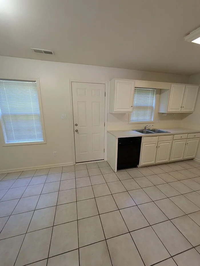 2 bed, 2.5 bath, 1025 sqft, $1,145 — Photo 4