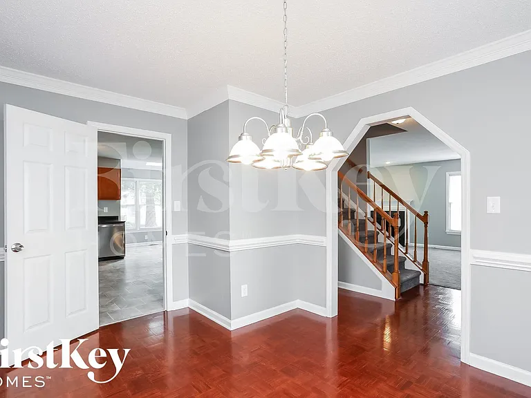 4905 Chimney Springs Dr — Photo 6