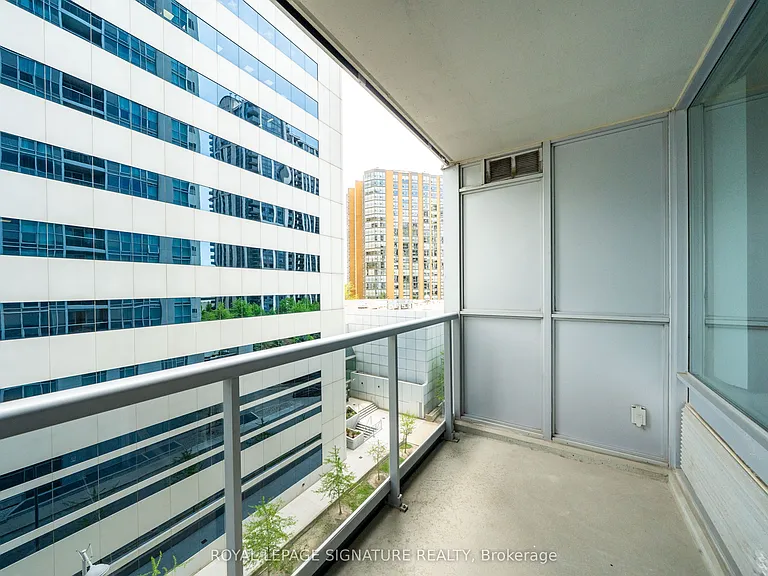 4968 Yonge St #712 — Photo 32