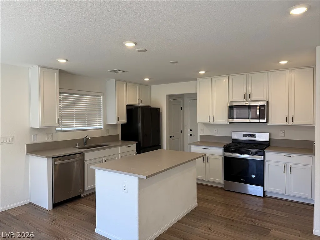 3 bed, 2.5 bath, 1690 sqft, $2,150 — Photo 4