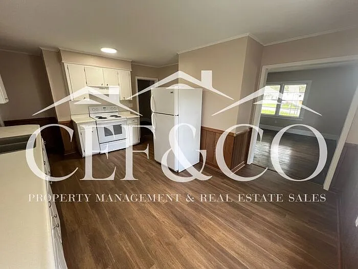 7570 Lone Oak Rd — Photo 3
