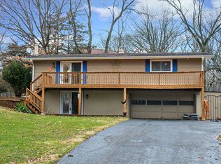 208 Mulberry Ln, Dixon, IL 61021