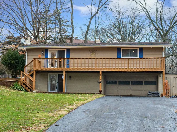 208 Mulberry Ln, Dixon, IL 61021