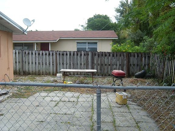 3rd image of 940 Green St
