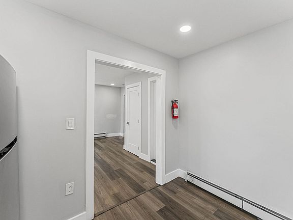 3rd image of 136 7th Ave #4