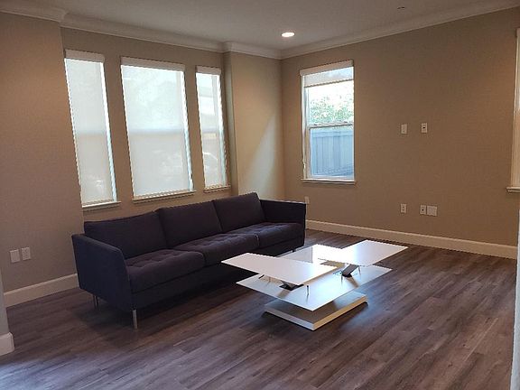 2nd image of 6091 Charlotte Dr