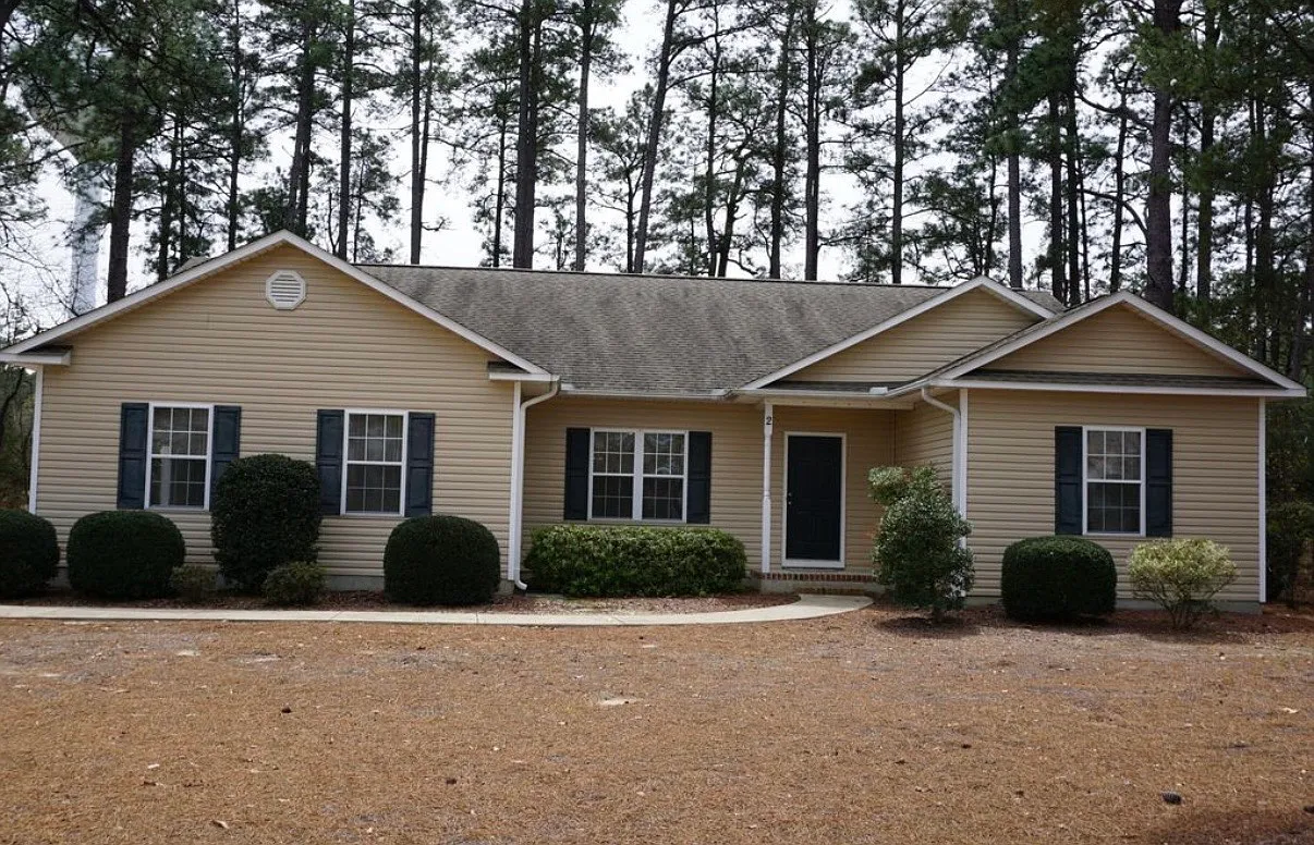 3 bed, 2050 sqft, $2,300 — Photo 1